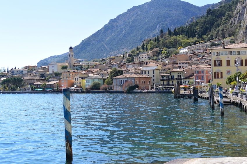 in riva al lago: Limone in riva al lago: Limone