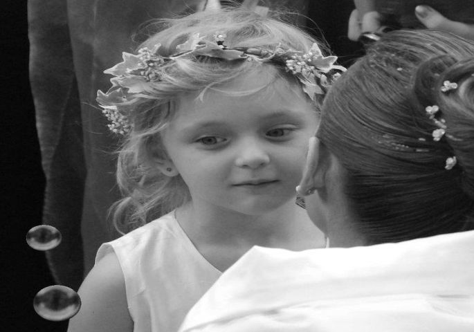 flower girl con la sposa flower girl con la sposa