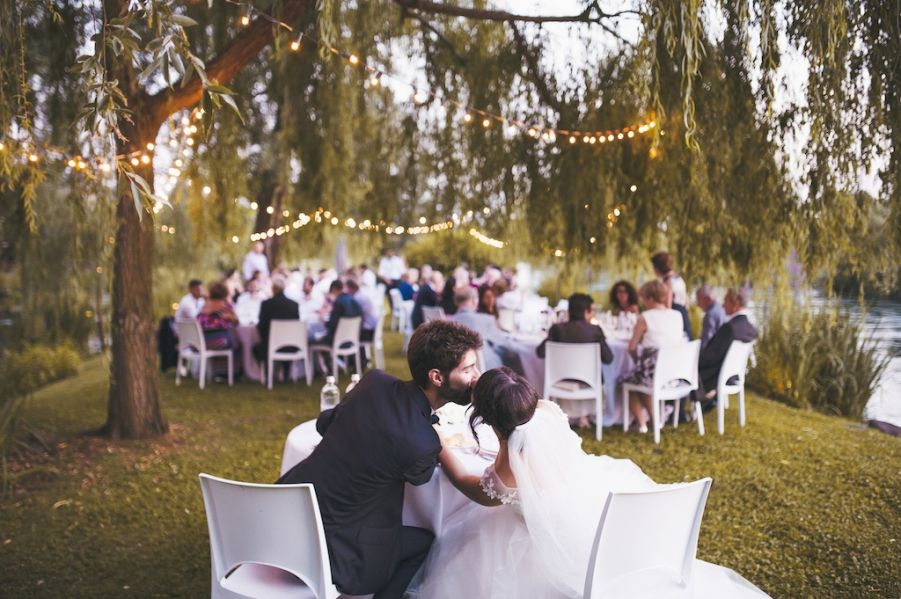 tutti a tavola, su un'isola! tutti a tavola, su un'isola!