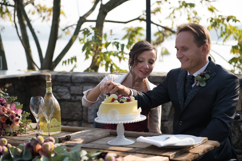 taglio della torta - matrimonio lago di garda taglio della torta - matrimonio lago di garda