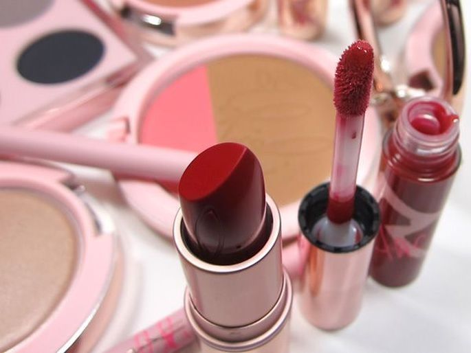 trucco rosso per le labbra trucco rosso per le labbra