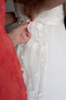 il tessuto dell'abito da sposa contribuisce ad accentuare la sua bellezza - foto di Marilena Mura il tessuto dell'abito da sposa contribuisce ad accentuare la sua bellezza - foto di Marilena Mura