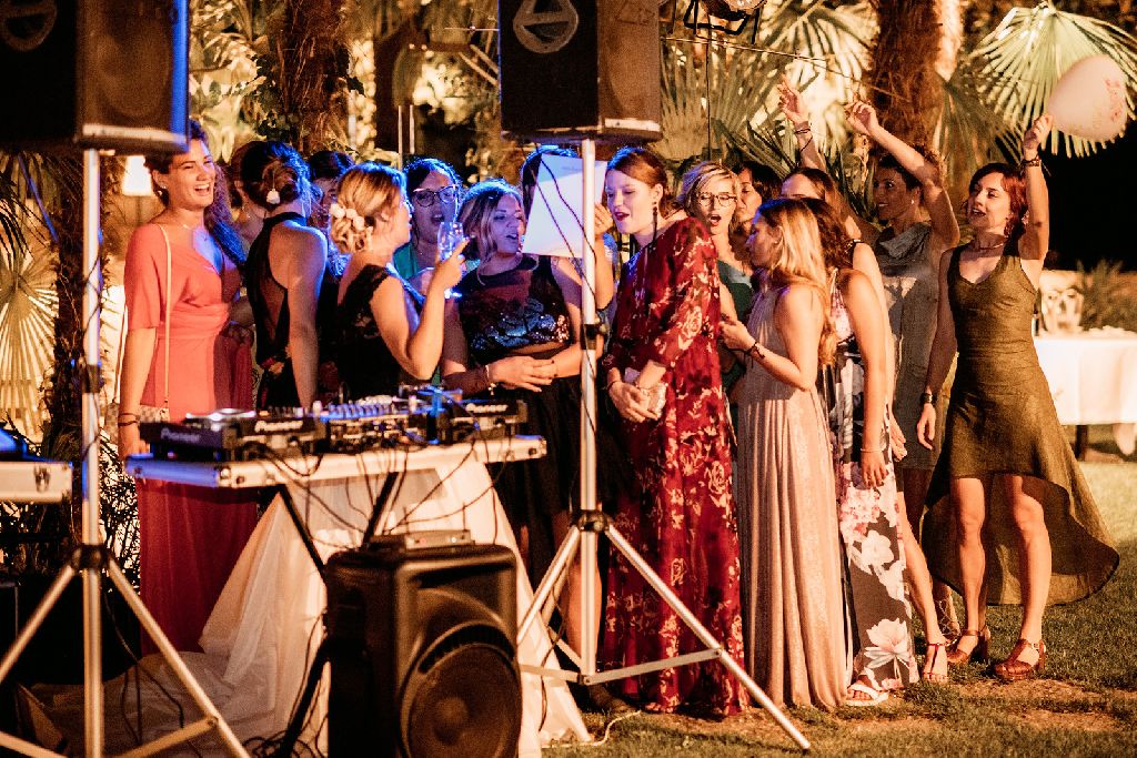 bride sings with friends - italian wedding bride sings with friends - italian wedding