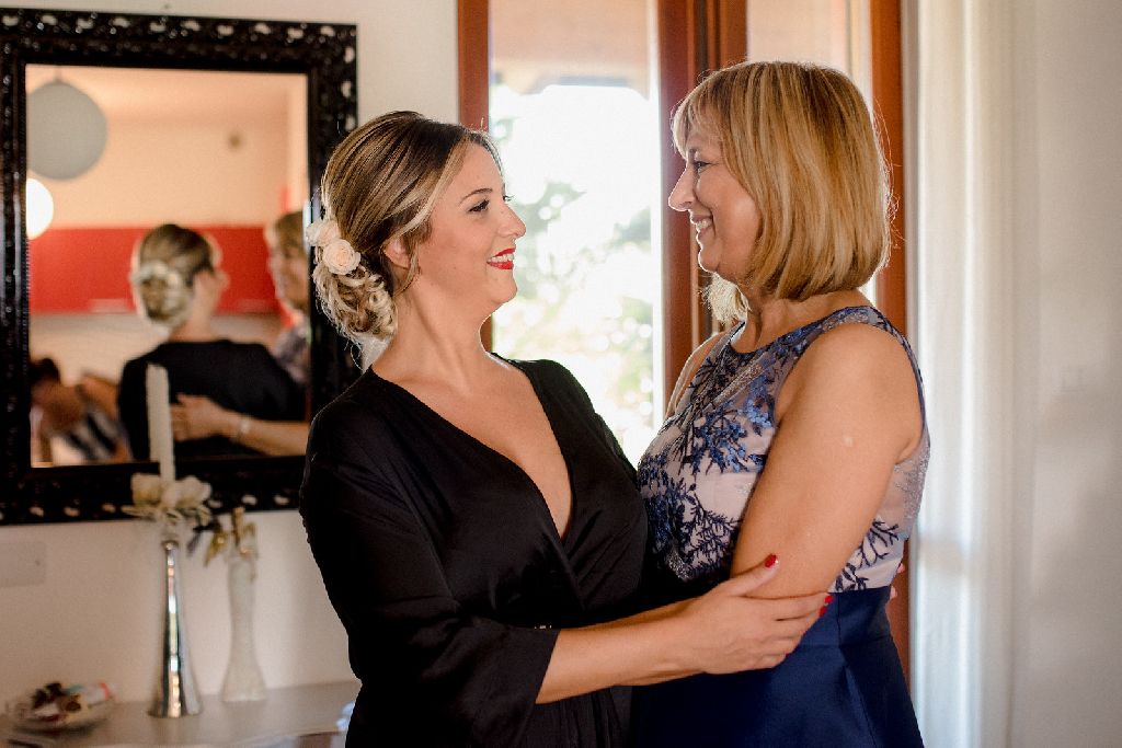sposa con la mamma preparazione sposa con la mamma preparazione