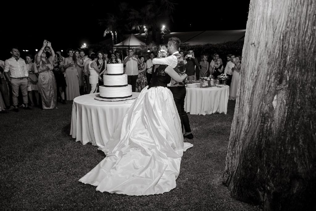 cut the cake - destination wedding in italy cut the cake - destination wedding in italy