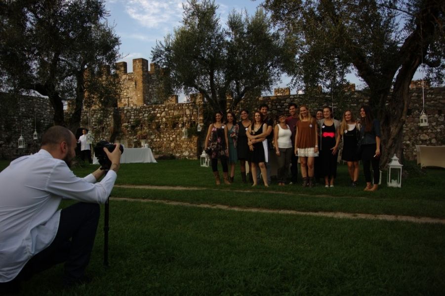 Foto di gruppo alla Rocca scaligera di Lonato (Bs) Foto di gruppo alla Rocca scaligera di Lonato (Bs)