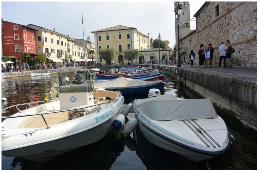Il porto di Lazise (Vr) Il porto di Lazise (Vr)