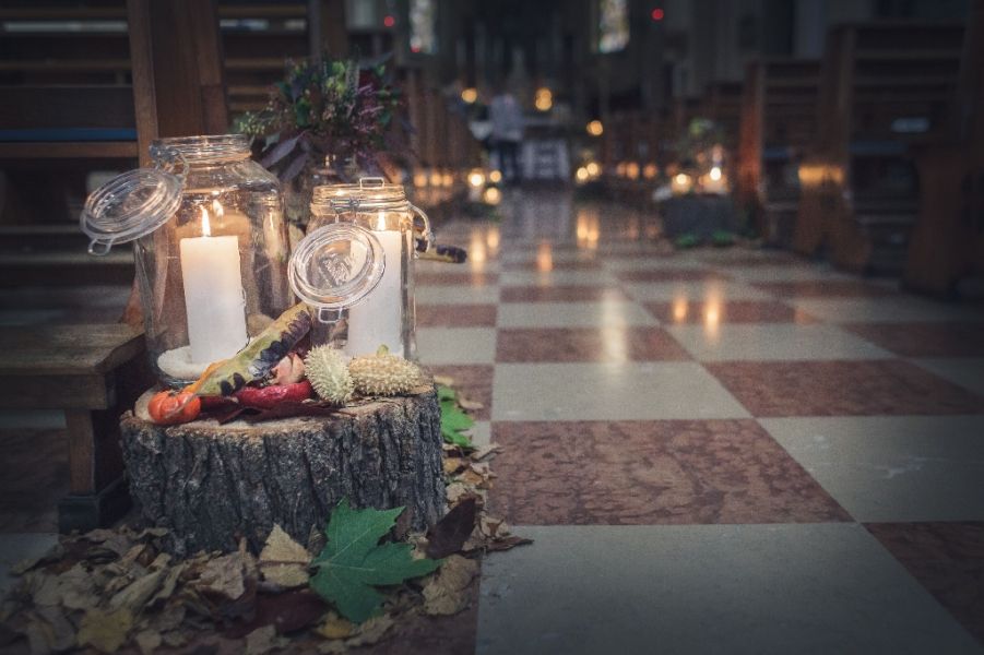 navata chiesa autunno