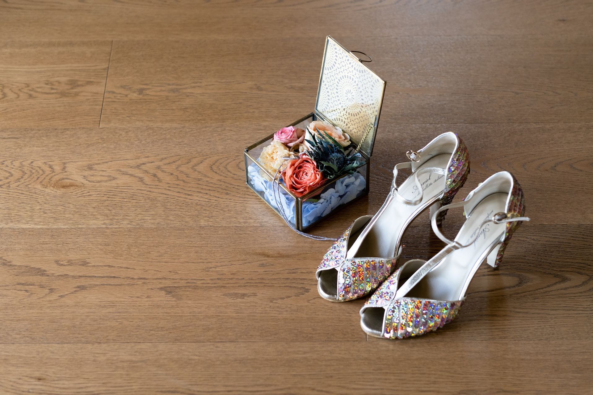 porta fedi e scarpe sposa