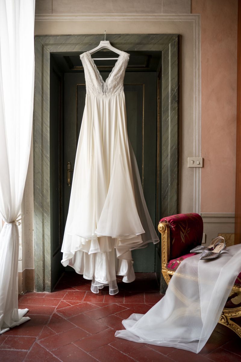 abito sposa appeso