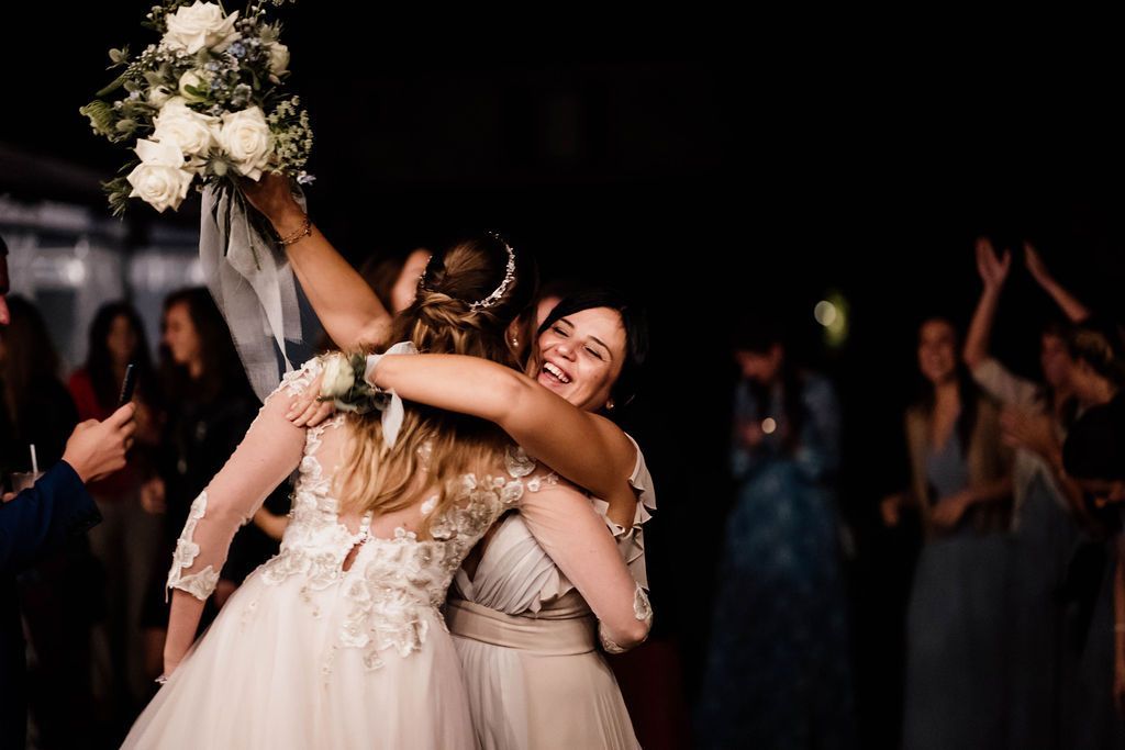 bouquet toss bouquet toss
