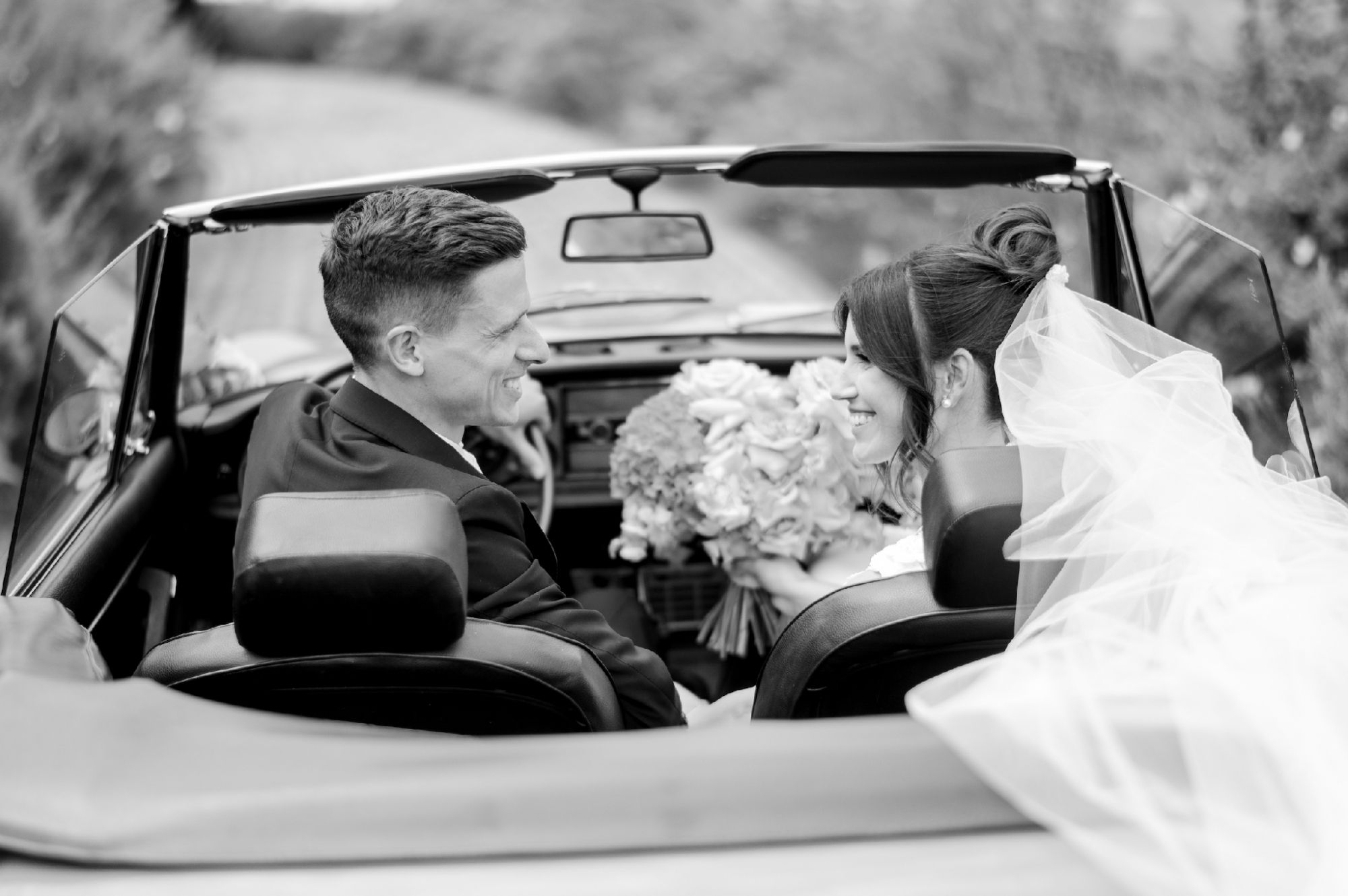 sposi in auto sposi in auto