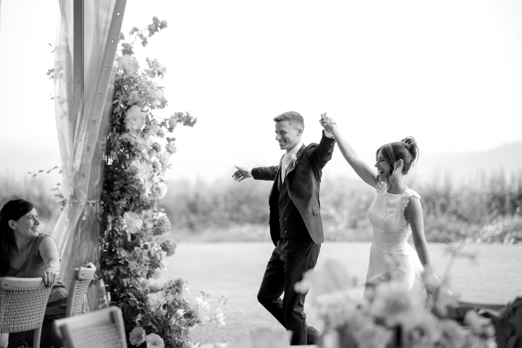 sposi entrano in sala - valeria ferrari weddings